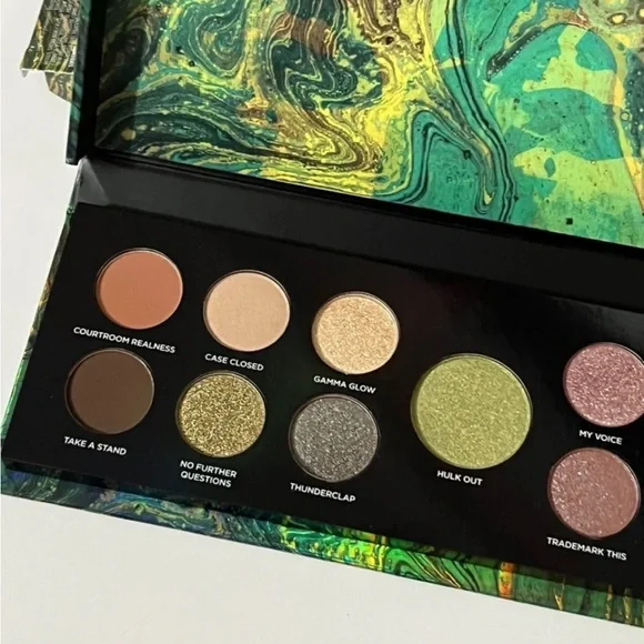 URBAN DECAY x MARVEL SHE-HULK EYESHADOW PALETTE - Picture 7 of 11